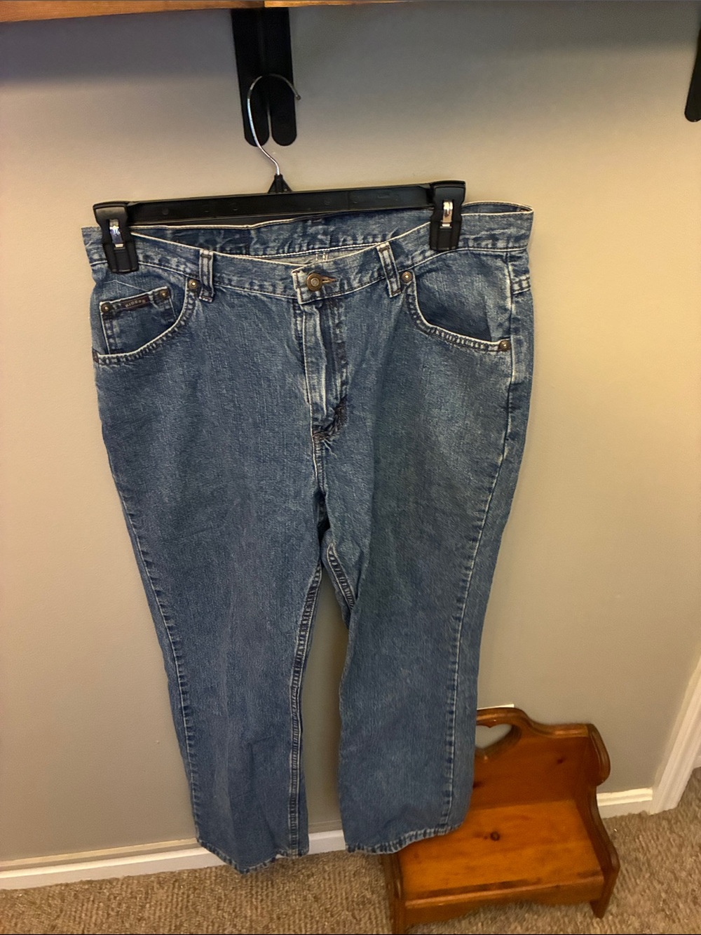 Classic Straight-Leg Jeans in Blue